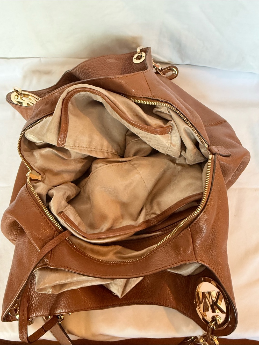 Michael Kors Chestnut Pebbled Leather hobo Shoulder Bag with Gold Hardware - Picture 4 of 14